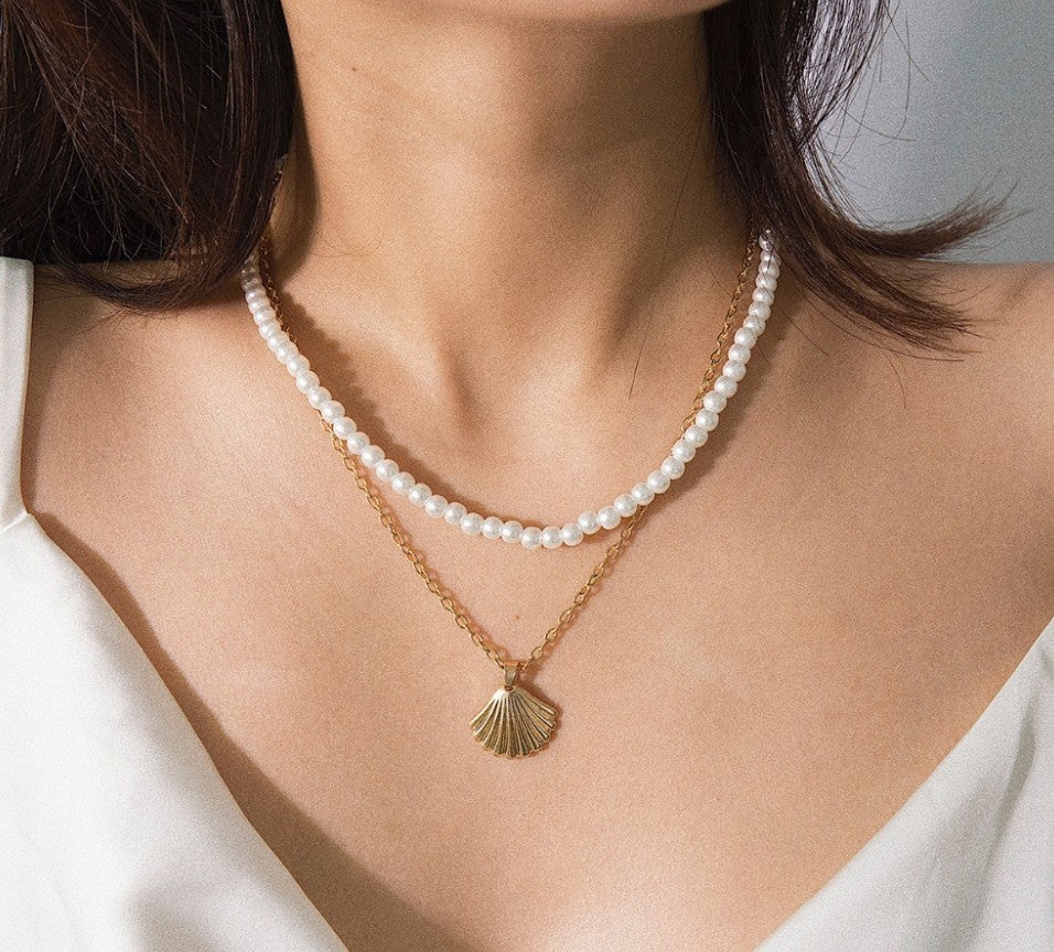 Kiss Wife | Retro Pearl Choker | Geometric Alloy Finish | Vintage Glam | | Versatile Look -