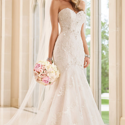 Trailing wedding dress tube top lace wedding dress